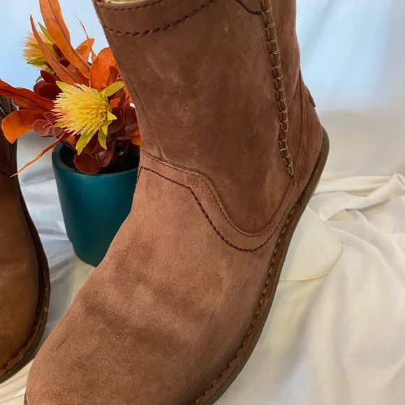 UGG SUEDE NEEVAH ANKLE BOOTS SN 1003421 Brown – size 9 - Picture 5 of 16